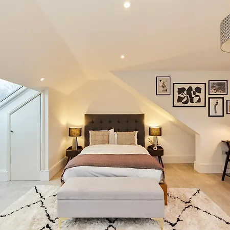 The Redbridge Sanctuary - Spacious 3Bdr House With Garden-3