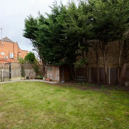 The Redbridge Sanctuary - Spacious 3Bdr House With Garden-2