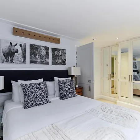 The St. Lukes Garden Place - Spacious 4Bdr House With Garden And Terrace-3