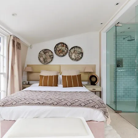 The St. Lukes Garden Place - Spacious 4Bdr House With Garden And Terrace-2