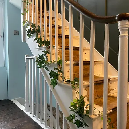 Beautiful London Victorian House, Sleeps 12-2