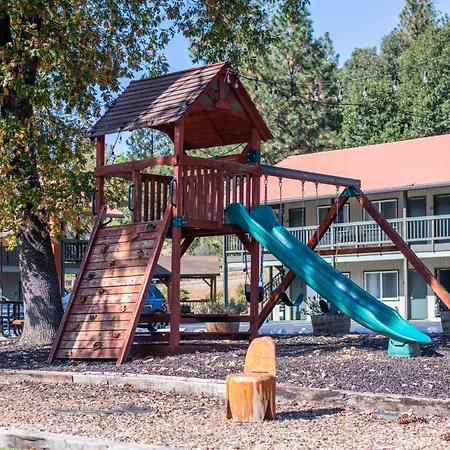 Buck Meadows Lodge-2