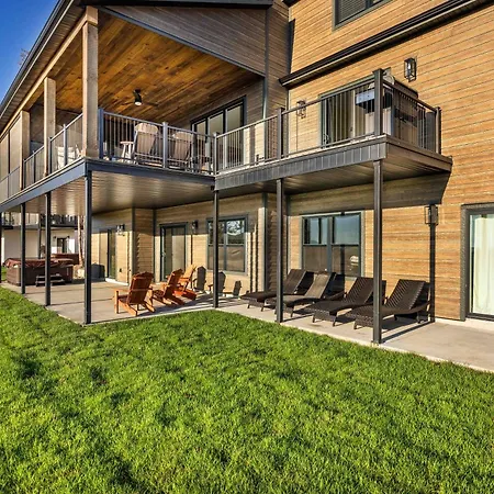Serenity Shores Resort - Luxury Lakefront Lodge - Pools And Many Free Amenities-2
