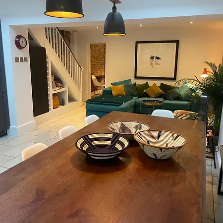 Beautiful London Victorian House, Sleeps 12-3