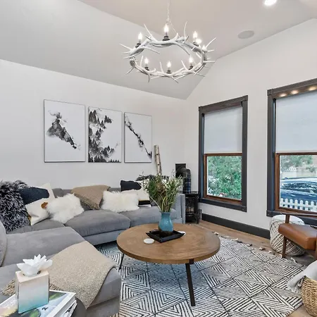 909 Park Ave Home-2