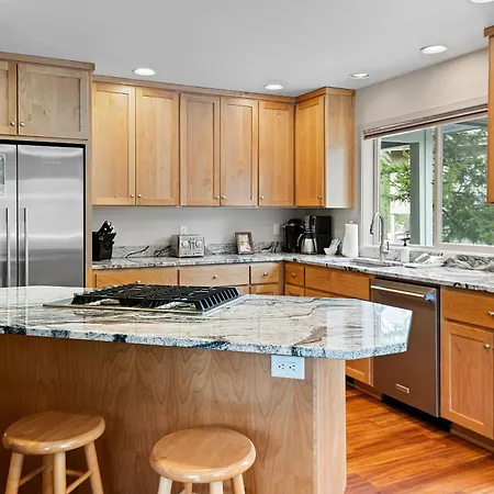 3 Lark Lane - Meredith Lodging-3