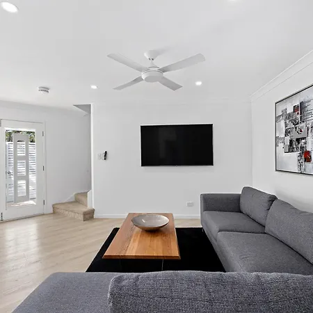 Family & Pet-Friendly Luxury Near Hastings St-2