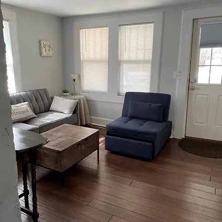 Getaway Country Cottage -Entire House W/ Fireplace-2