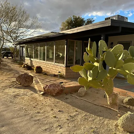 The Outpost Joshua Tree: Hot Tub, Gameroom, Jtnp-2