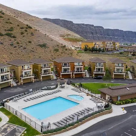 Sunserra Villa! Movie Room, Family Friendly, Bbqs, Pools, Free Golf!-2