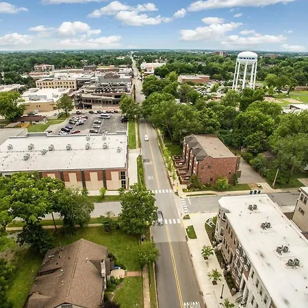 The Brownstone-1 Block To Downtown Bentonville-3