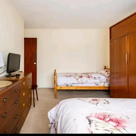London Stratford Holiday Home-2