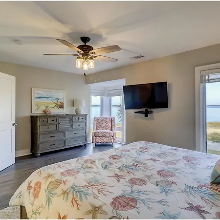 Schooner Court 740-3