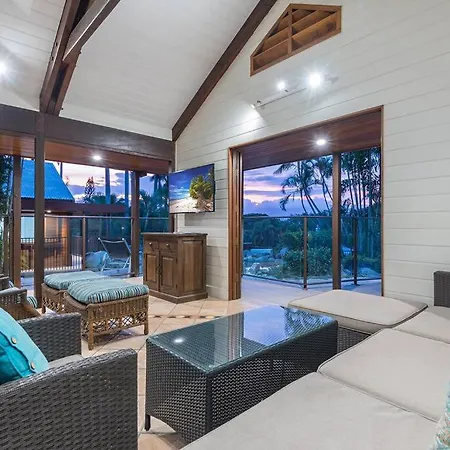 10 Wharf Street - A Tropical Family Home-3