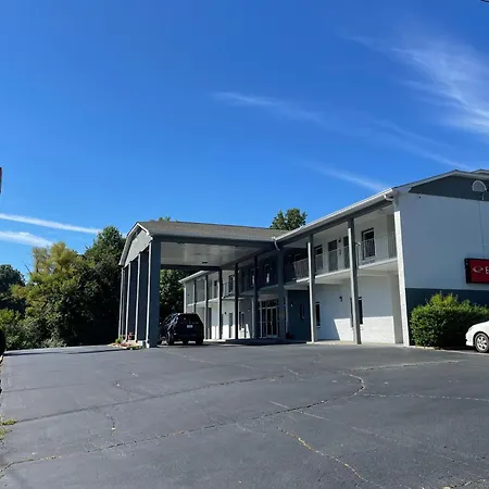 Econo Lodge Forest City-3
