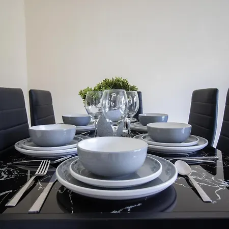 Newly Launched Two Bedroom House By Den Accommodation Short Lets & Serviced Accommodation With Garden-3