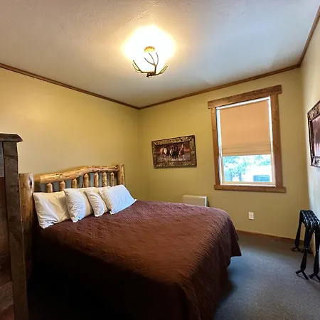 Yellowstone Cabins And Rv-2