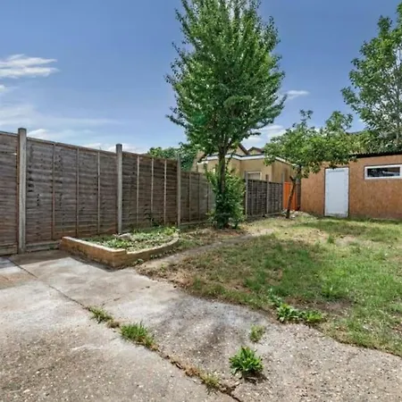 A Luxurious 3 Bed-Terrance House-3