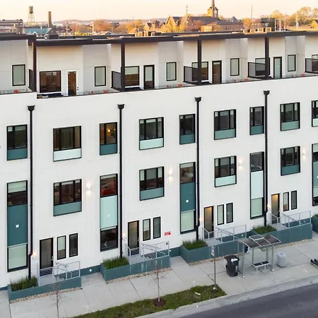 The Conway 5 Bedroom Buyout W Deck In Music City-3