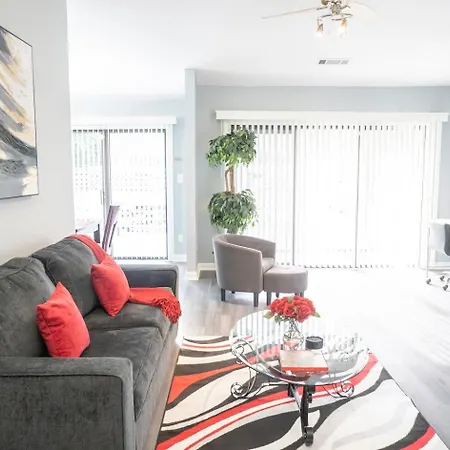 Cozy Home, 10 Minutes Away From Downtown-3
