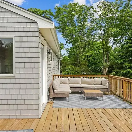 Little Creek Retreat Private Hot Tub & Yard - Ribryan Properties-2