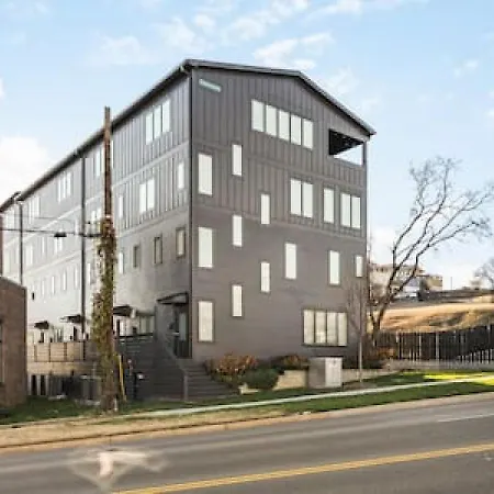 Upscale Home With Patio Walk To 12 South And Belmont-2