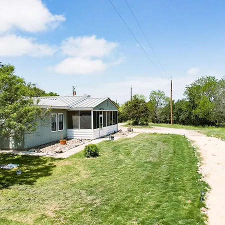 Hadley'S House - A Country 3 Bdrm With Screened-In Porch-3