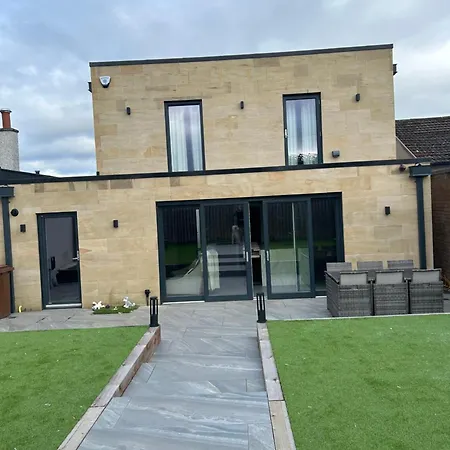 Riversdale House Next To Murrayfield Stadium-3