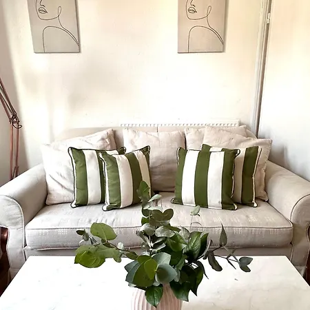 Charming, Renovated Residence In Willesden Green-2