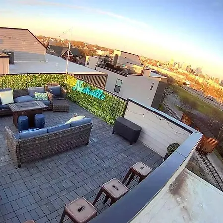 New And Luxurious Home By Downtown Nashville With Rooftop Deck!-2