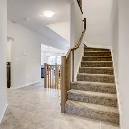 Niagara Falls Luxury Living - 8 Guest House-2