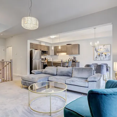 Niagara Falls Luxury Living - 8 Guest House-3