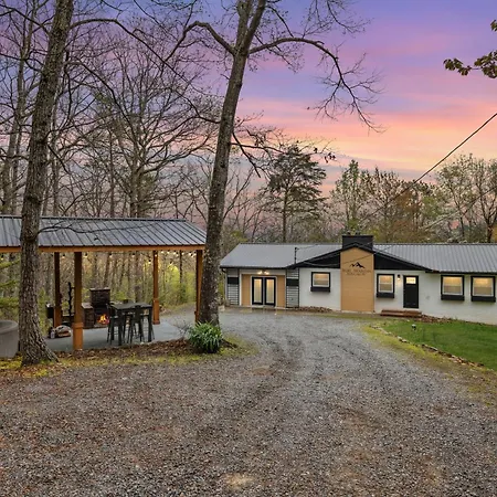 Bluff Mountain Bungalow Home-3