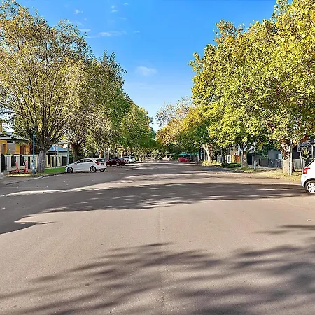 Stylish Home, Family - Walk To Pub,Cafes, 1Km Cbd!-2