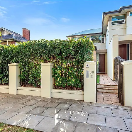Stylish Home, Family - Walk To Pub,Cafes, 1Km Cbd!-3