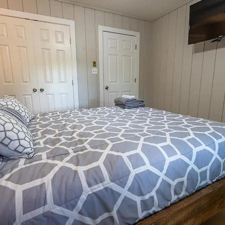 New Listing! Copper Ridge Lodge - 4 Bed, Hot Tub-3