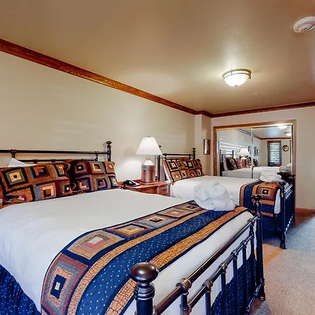 Lion Square Lodge-3
