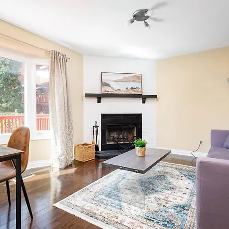 Spacious Large 4 Bedroom House - Upper 2 Floors!-3