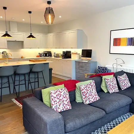 Hampton Hall - Wonderful Converted Home In Redland-2