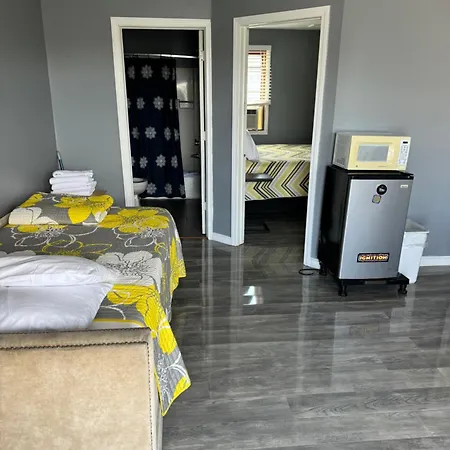 12 Ashworth Ave Suites-3