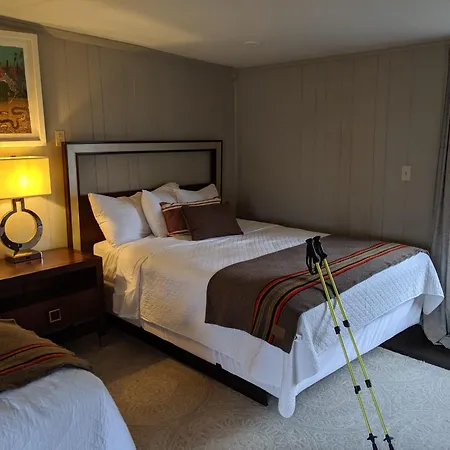 Adventure Cabin 1With 2 Queen Beds-3