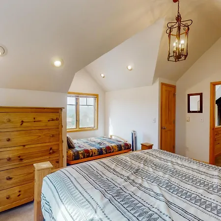 Whispering Pines Hideaway-3