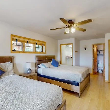 Whispering Pines Hideaway-2