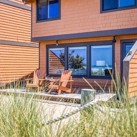 Breakers Beach House 1 - Meredith Lodging-3