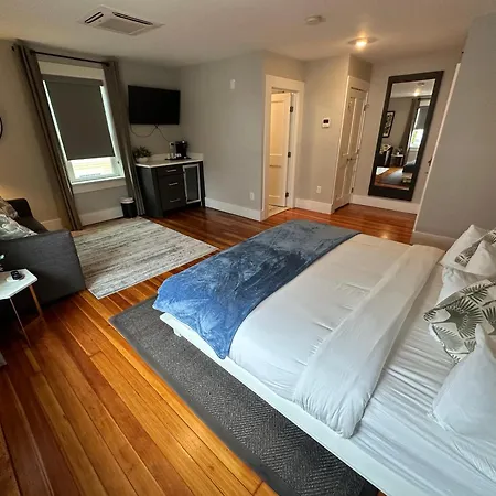 Entire Modern 7 Unit 7 Bath Boutique Inn-2