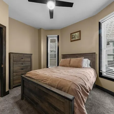 Romantic 3 Bed Home In The Heart Of The Park-3