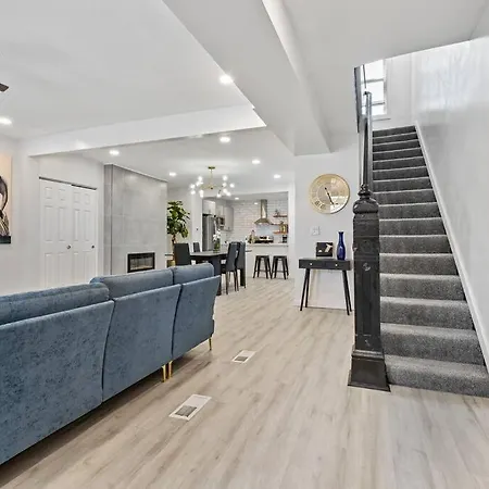 Huge 4Br Game Room Fireplace-3