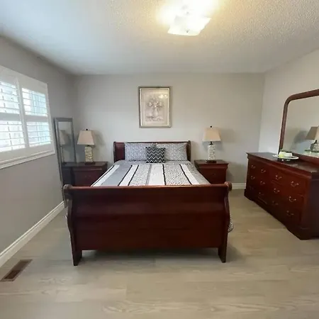 Elegant & Luxurious 3 Bedroom Home-3