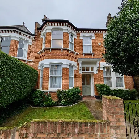 Impressive 5Br Family Home In Leafy-2