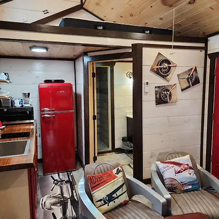 Cockpit Lounge #1406-3